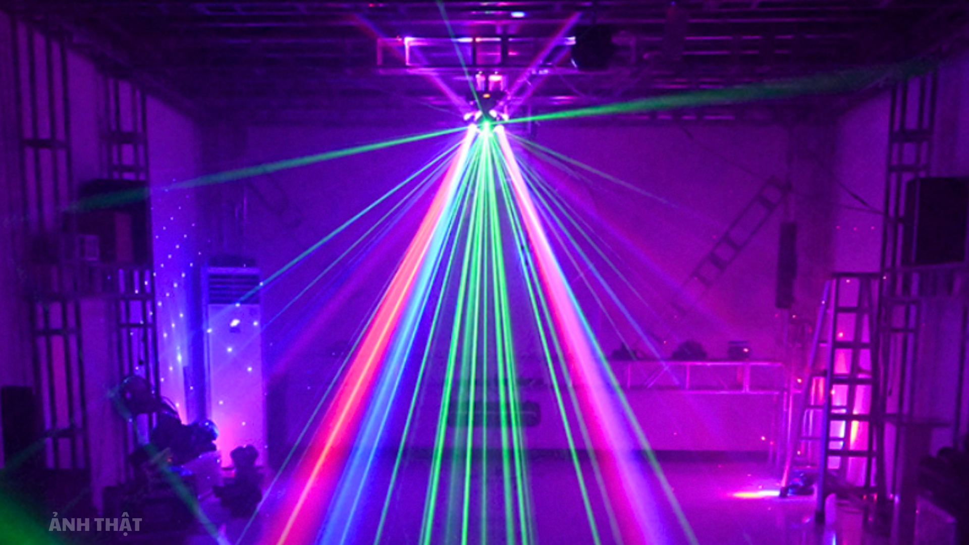 hieu-ung-den-san-khau-moving-4-dau-vien-led-rgb