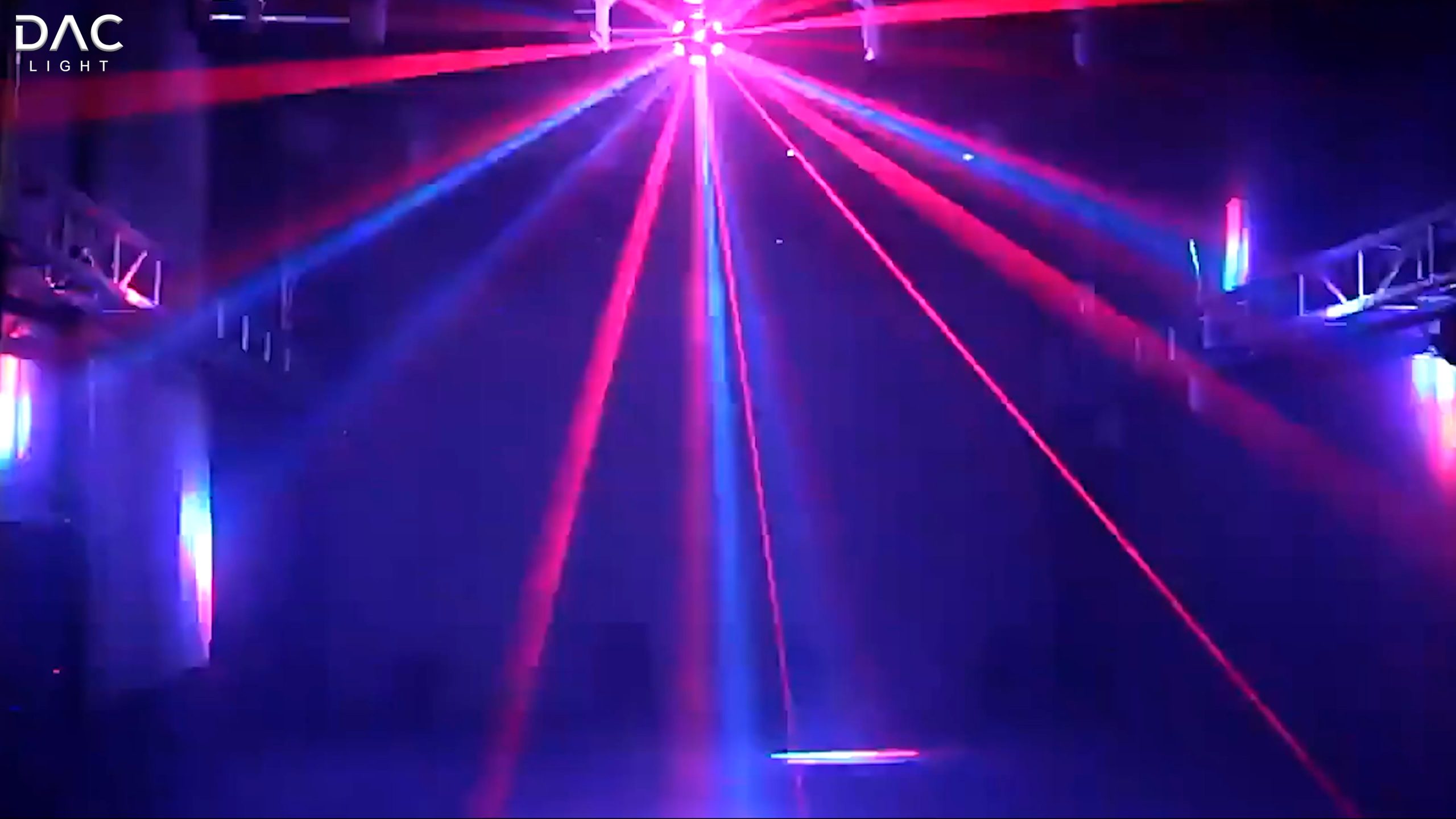 den-san-khau-2-dau-12-mat-laser